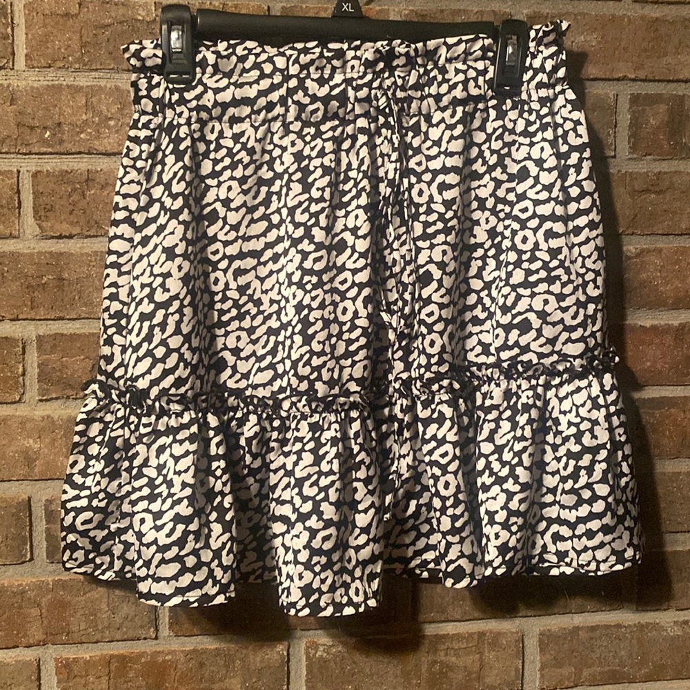 Super cute black and white print ruffled skirt